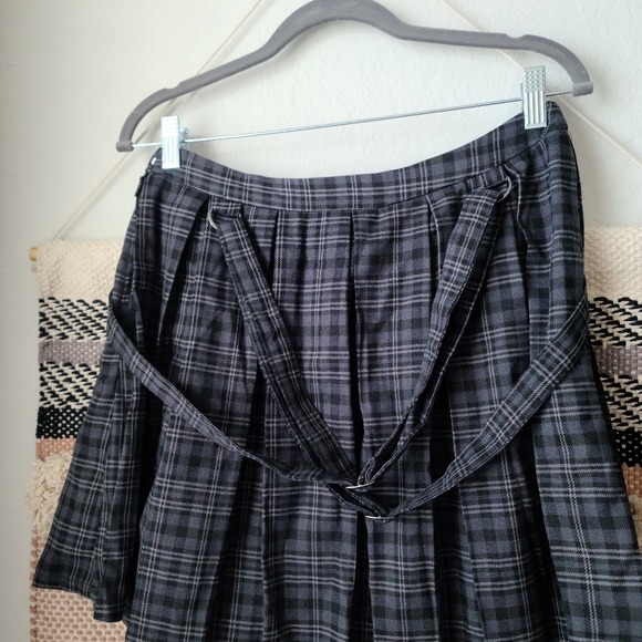 NWT Hot Topic plaid mini skirt - Picture 2 of 3